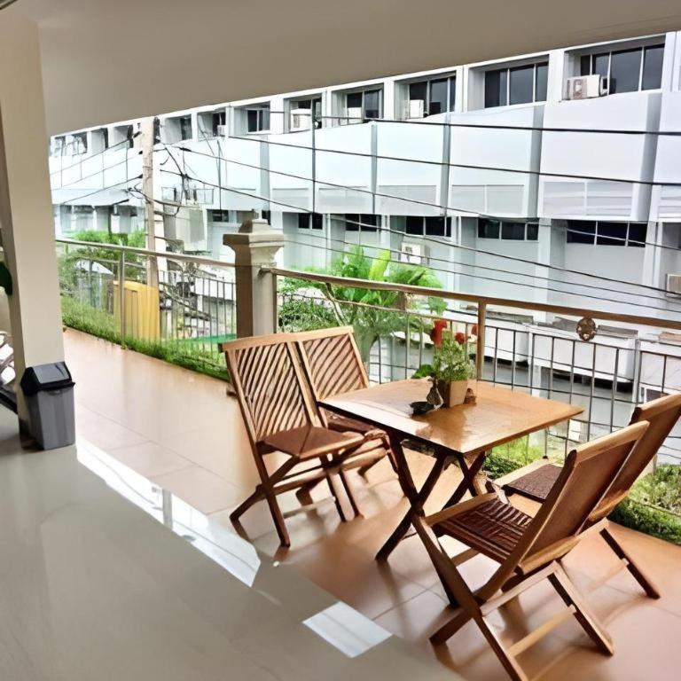 Malioboro Garden Hotel Yogyakarta Exterior foto